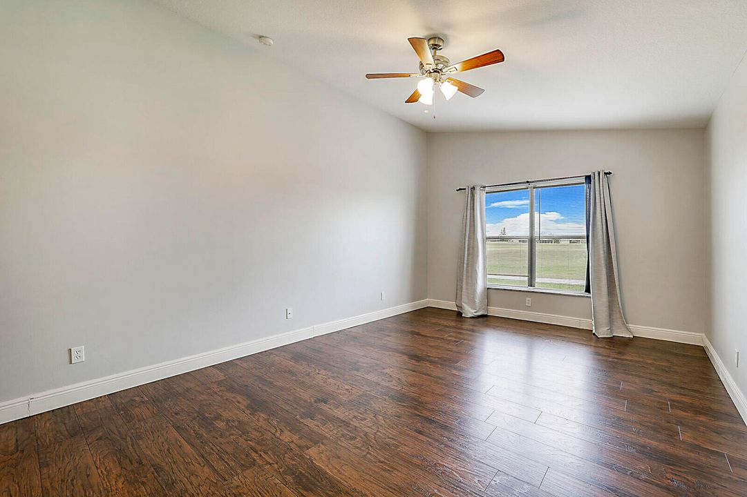 For Rent: $2,200 (3 beds, 2 baths, 1920 Square Feet)