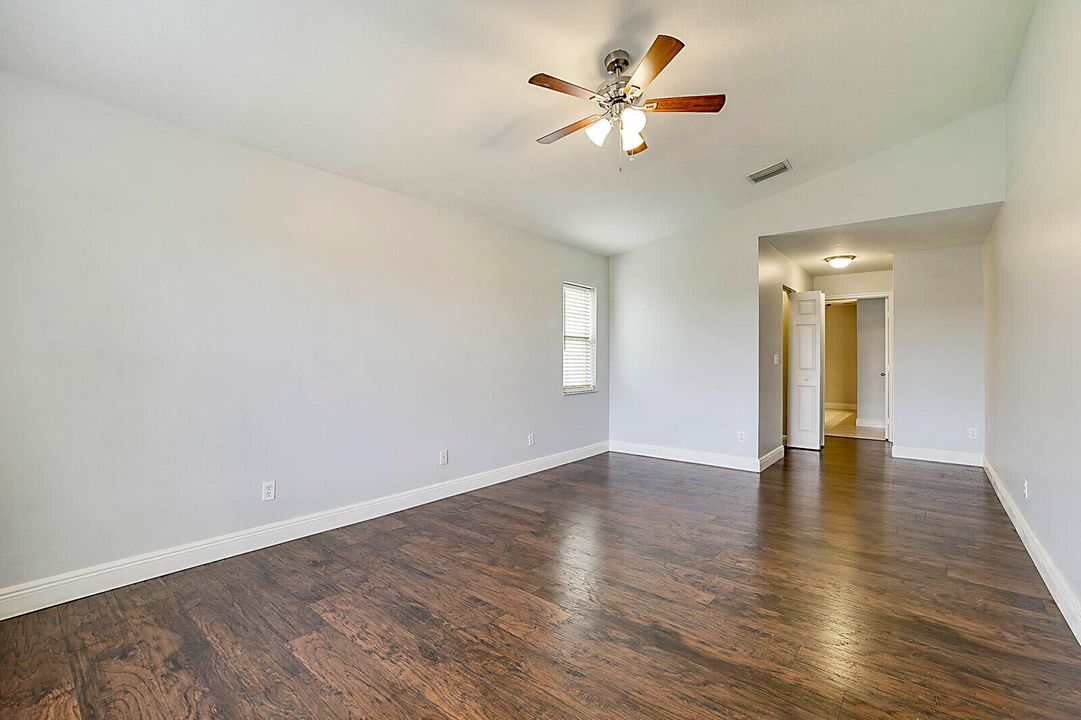 For Rent: $2,200 (3 beds, 2 baths, 1920 Square Feet)