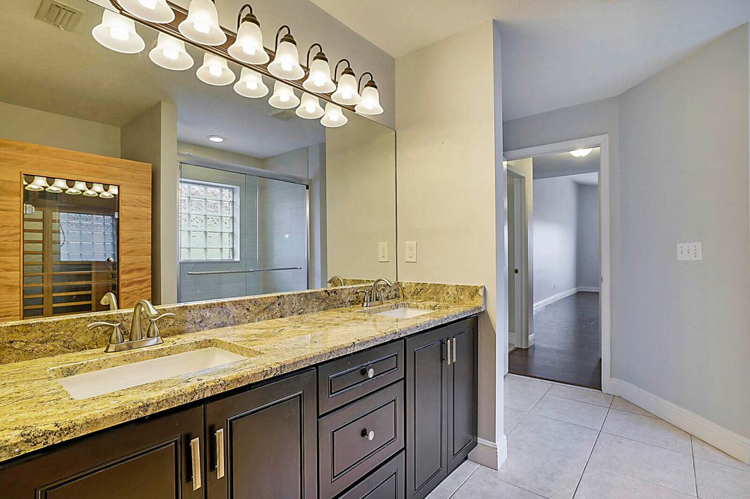 For Rent: $2,200 (3 beds, 2 baths, 1920 Square Feet)