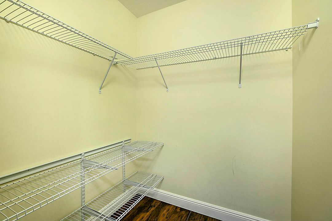 For Rent: $2,200 (3 beds, 2 baths, 1920 Square Feet)