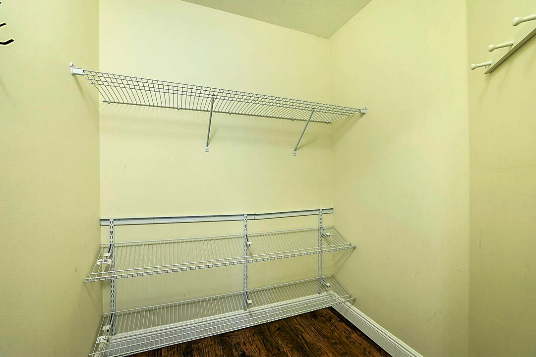 For Rent: $2,200 (3 beds, 2 baths, 1920 Square Feet)