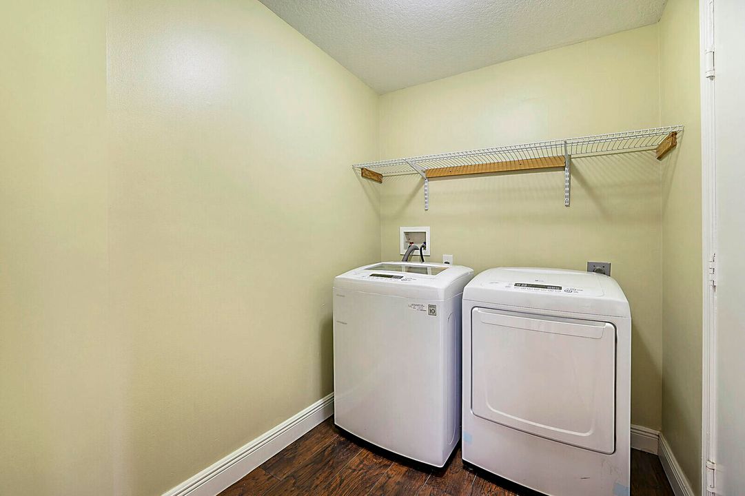 For Rent: $2,200 (3 beds, 2 baths, 1920 Square Feet)