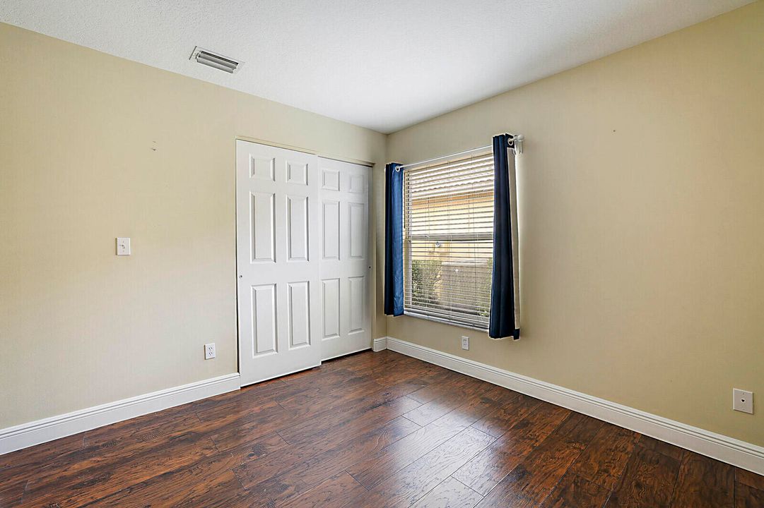 For Rent: $2,200 (3 beds, 2 baths, 1920 Square Feet)