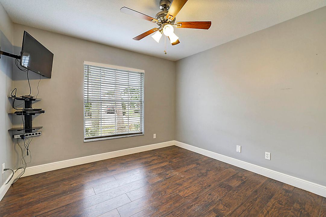 For Rent: $2,200 (3 beds, 2 baths, 1920 Square Feet)