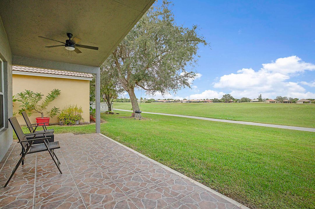 For Rent: $2,200 (3 beds, 2 baths, 1920 Square Feet)