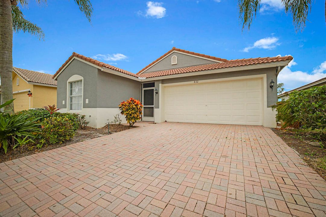 For Rent: $2,200 (3 beds, 2 baths, 1920 Square Feet)