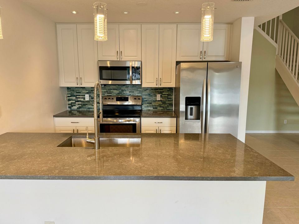 For Sale: $450,000 (2 beds, 2 baths, 1479 Square Feet)