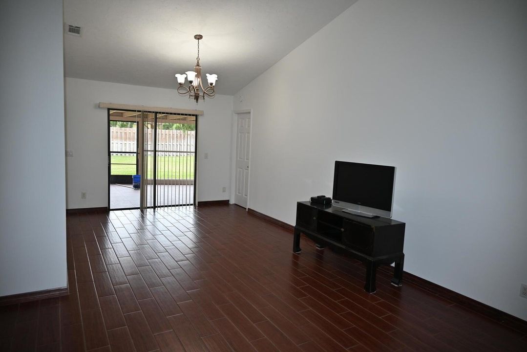 For Sale: $675,000 (3 beds, 2 baths, 1854 Square Feet)