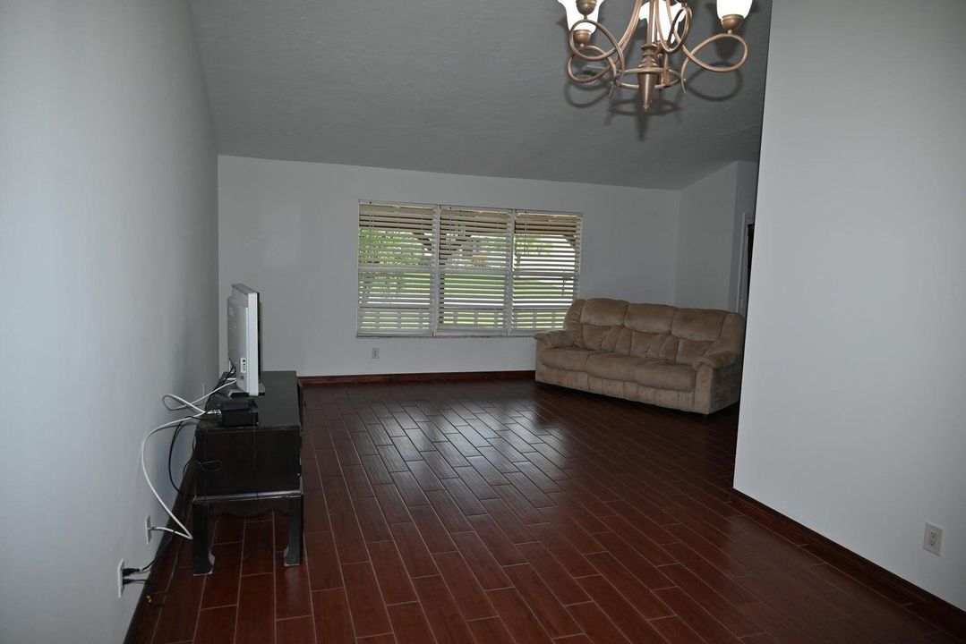 For Sale: $675,000 (3 beds, 2 baths, 1854 Square Feet)