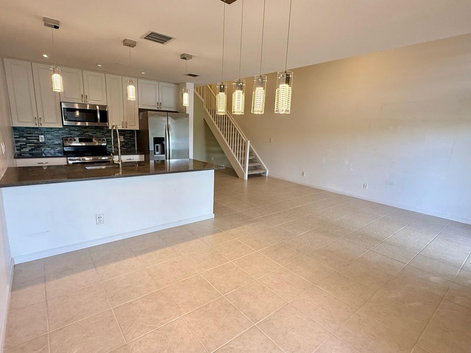 For Sale: $450,000 (2 beds, 2 baths, 1479 Square Feet)