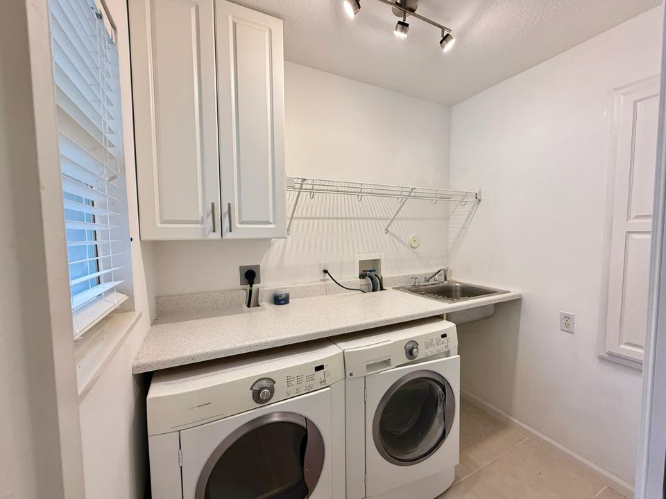 For Sale: $450,000 (2 beds, 2 baths, 1479 Square Feet)