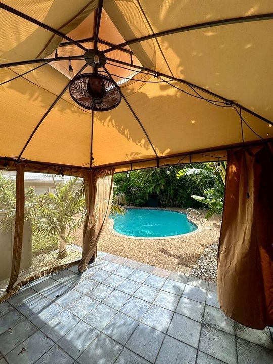 For Rent: $3,350 (3 beds, 2 baths, 1144 Square Feet)