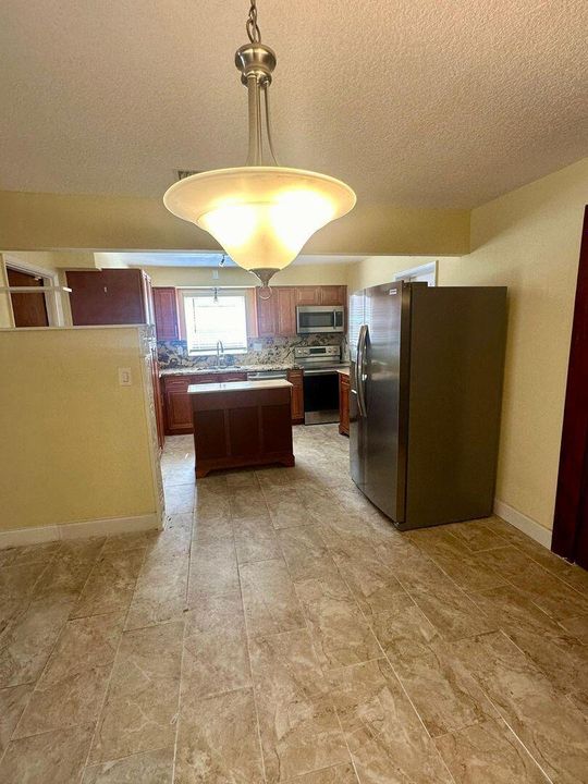 For Rent: $3,350 (3 beds, 2 baths, 1144 Square Feet)