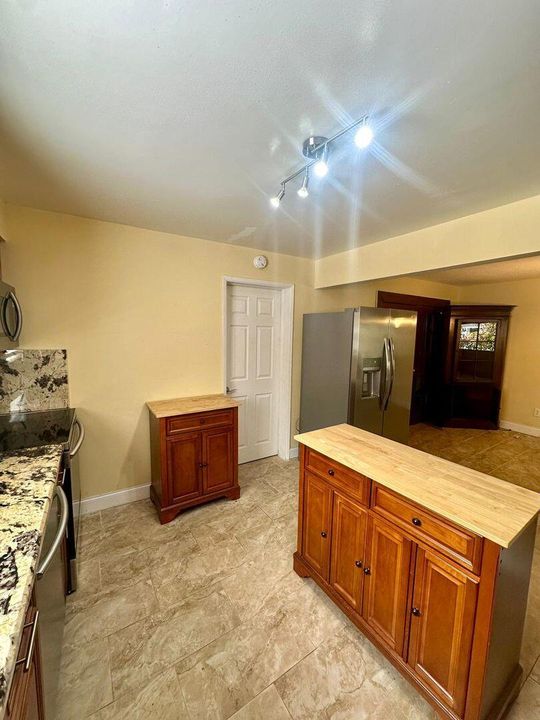 For Rent: $3,350 (3 beds, 2 baths, 1144 Square Feet)