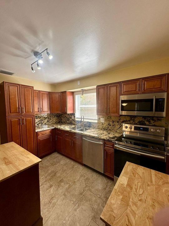 For Rent: $3,350 (3 beds, 2 baths, 1144 Square Feet)