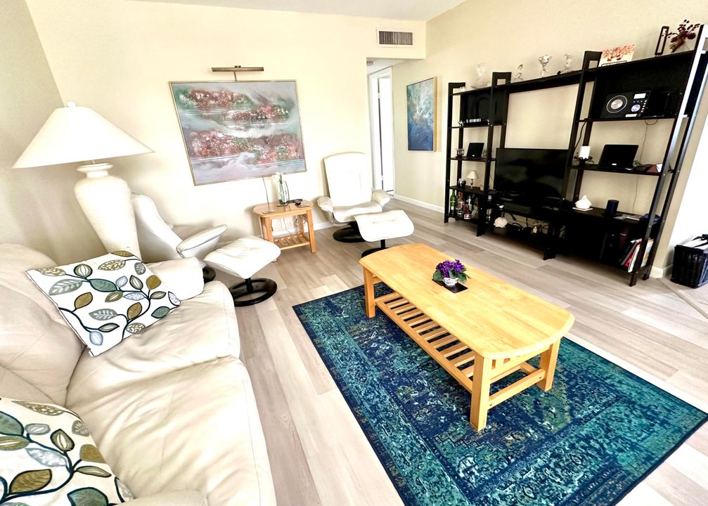 На продажу: $120,000 (2 спален, 1 ванн, 798 Квадратных фут)