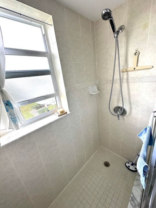 На продажу: $120,000 (2 спален, 1 ванн, 798 Квадратных фут)