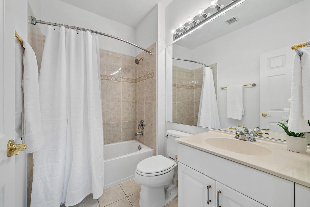 For Sale: $789,000 (3 beds, 2 baths, 2200 Square Feet)