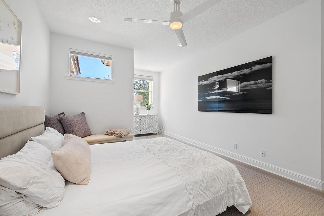 For Sale: $789,000 (3 beds, 2 baths, 2200 Square Feet)