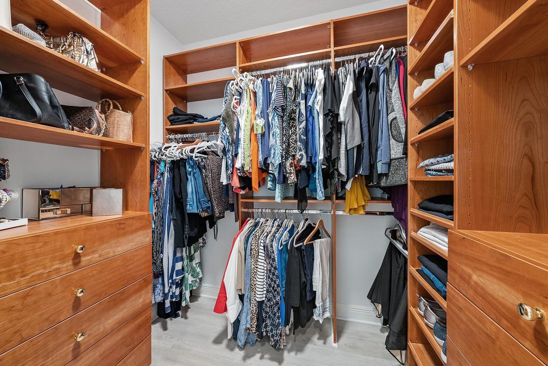 For Sale: $789,000 (3 beds, 2 baths, 2200 Square Feet)