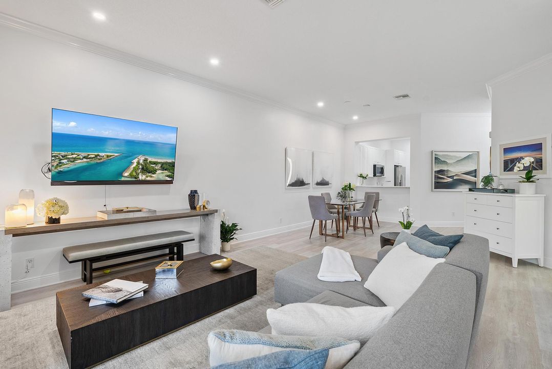 For Sale: $789,000 (3 beds, 2 baths, 2200 Square Feet)