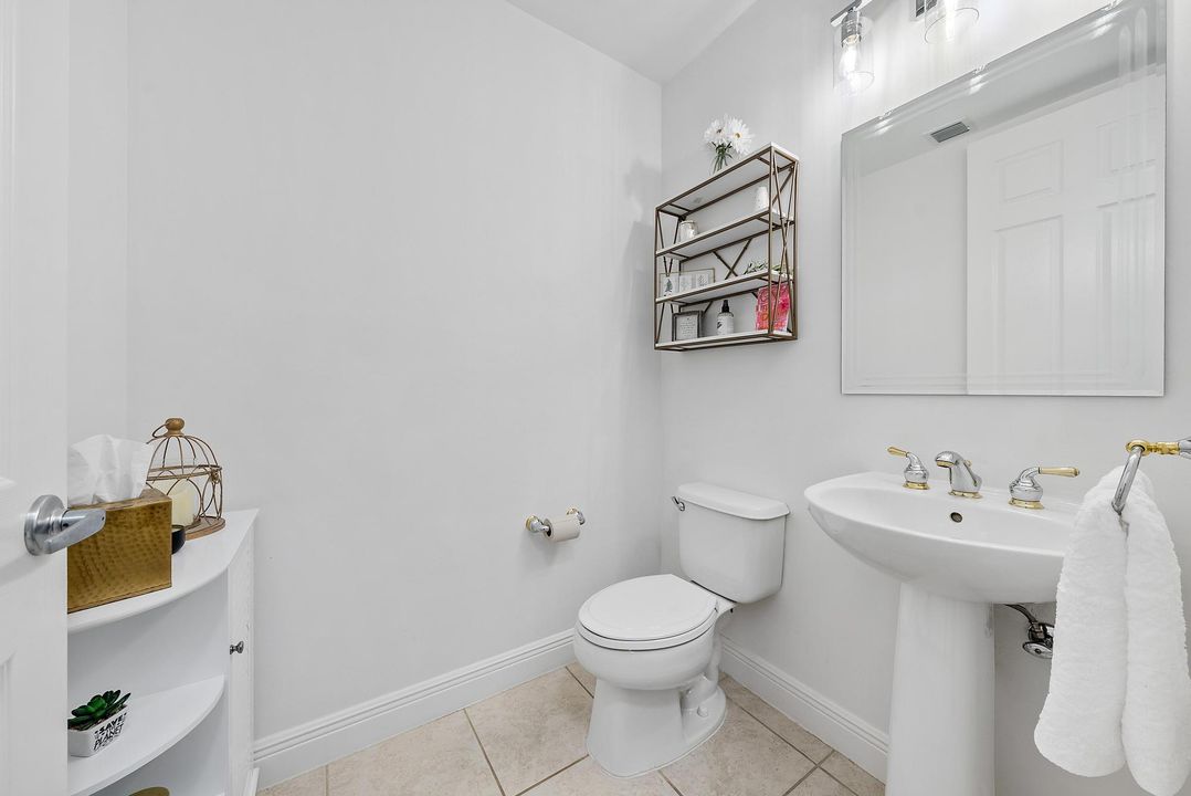 For Sale: $789,000 (3 beds, 2 baths, 2200 Square Feet)