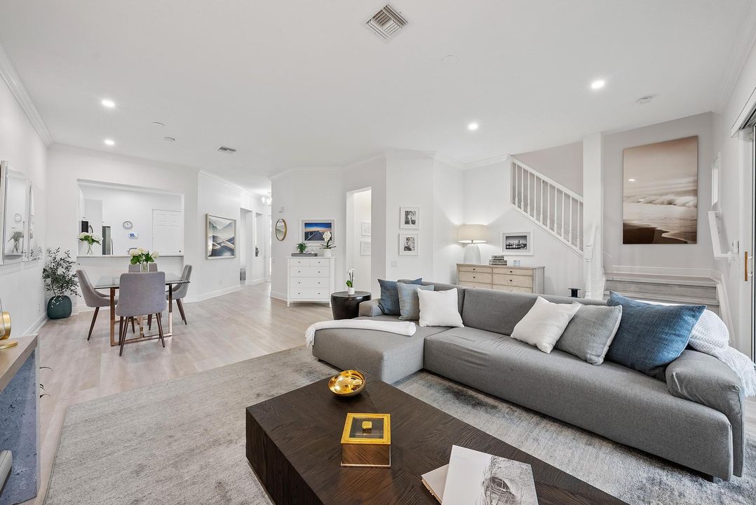 For Sale: $789,000 (3 beds, 2 baths, 2200 Square Feet)