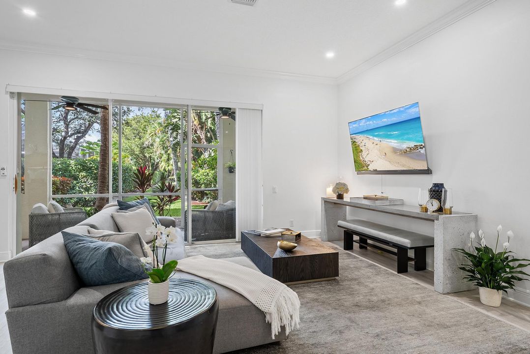 For Sale: $789,000 (3 beds, 2 baths, 2200 Square Feet)