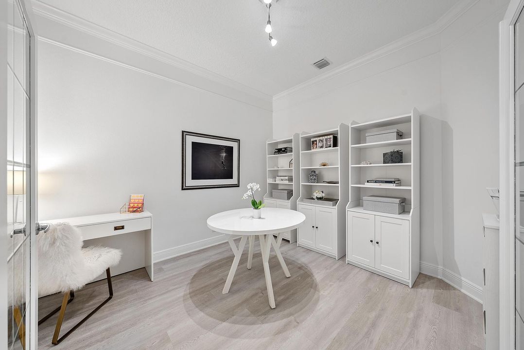 For Sale: $789,000 (3 beds, 2 baths, 2200 Square Feet)