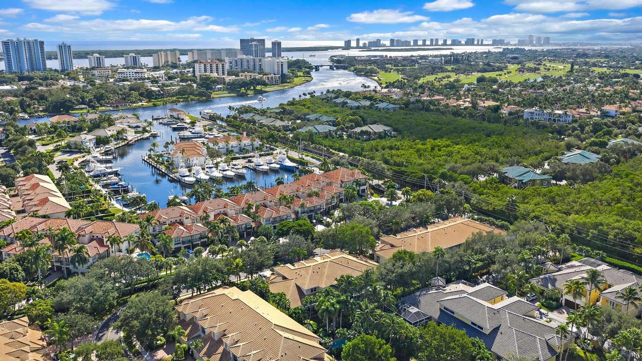 For Sale: $789,000 (3 beds, 2 baths, 2200 Square Feet)