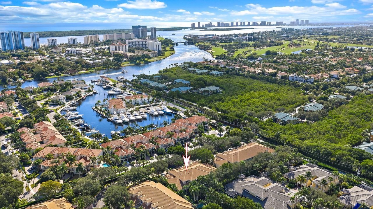 For Sale: $789,000 (3 beds, 2 baths, 2200 Square Feet)