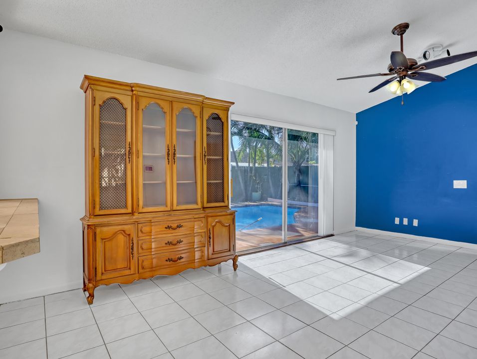 For Sale: $549,900 (4 beds, 2 baths, 1638 Square Feet)