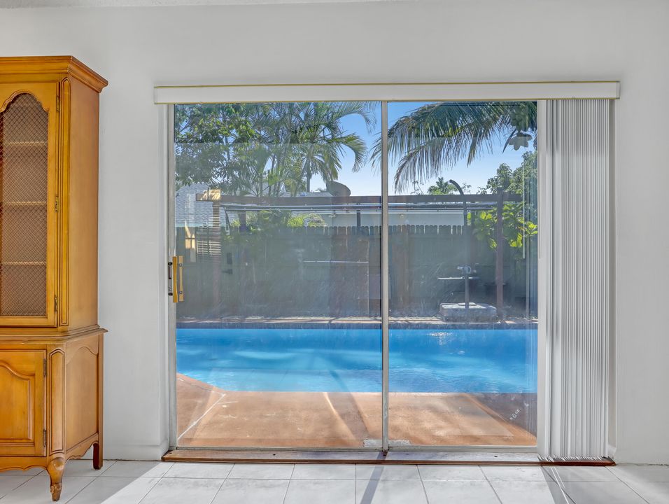 For Sale: $549,900 (4 beds, 2 baths, 1638 Square Feet)