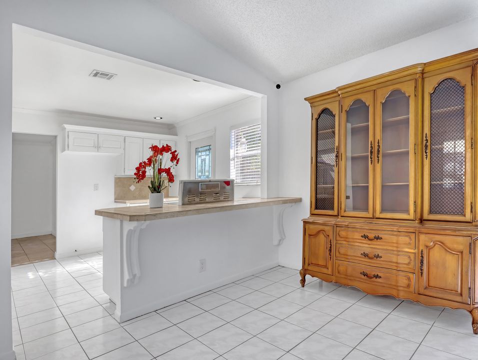 For Sale: $549,900 (4 beds, 2 baths, 1638 Square Feet)