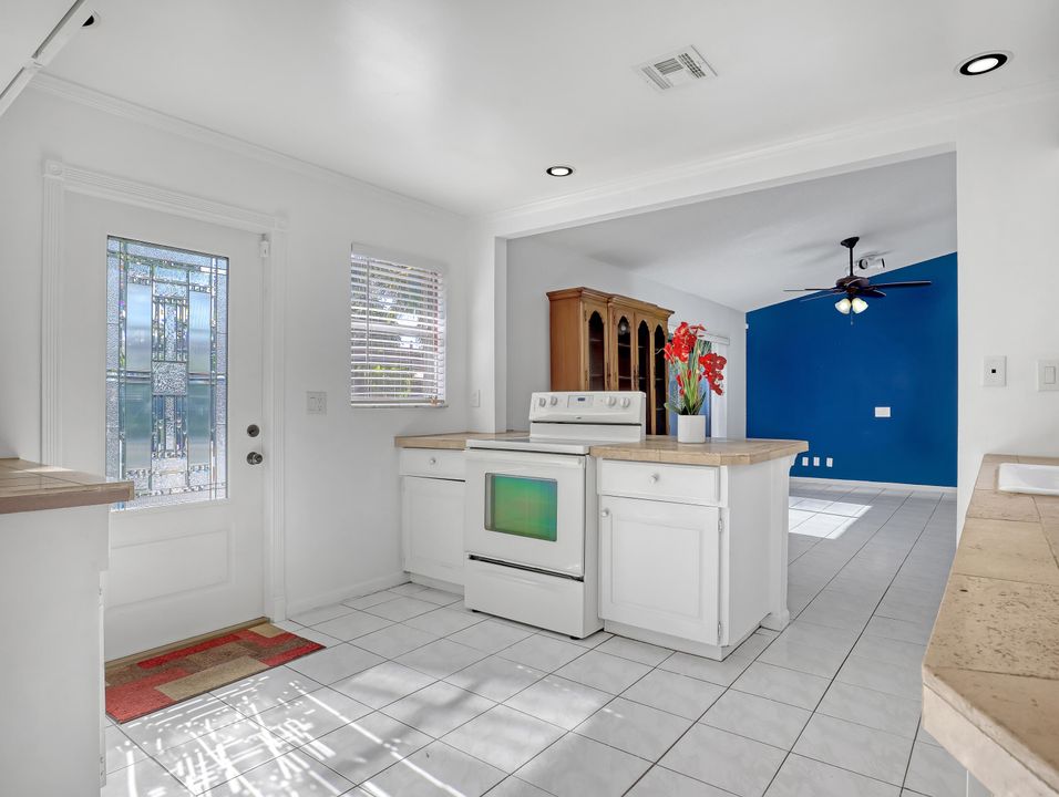 For Sale: $549,900 (4 beds, 2 baths, 1638 Square Feet)