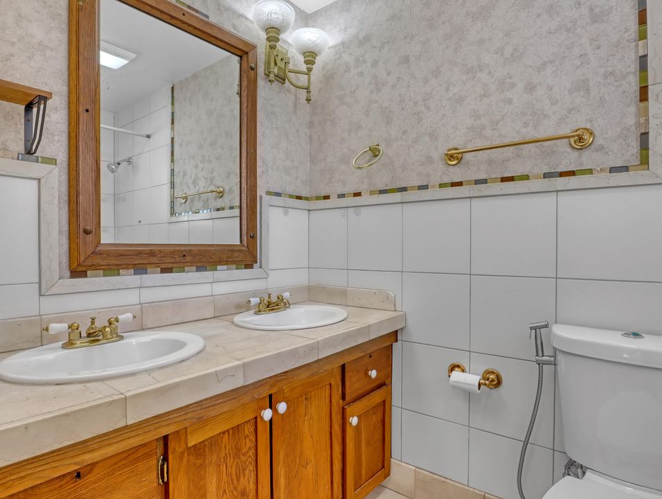 For Sale: $549,900 (4 beds, 2 baths, 1638 Square Feet)