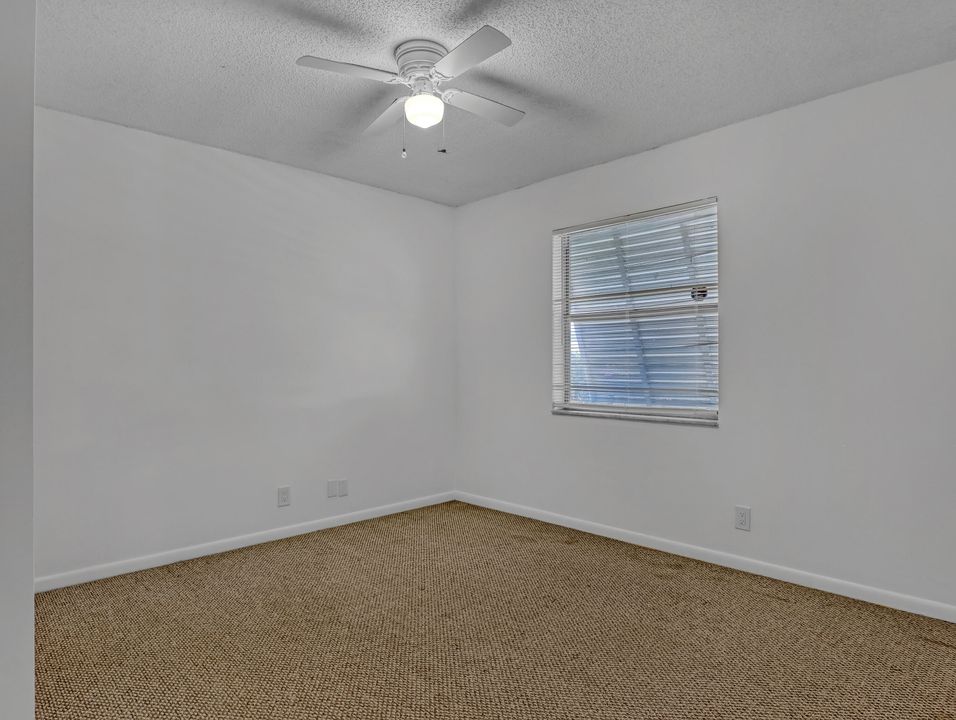 For Sale: $549,900 (4 beds, 2 baths, 1638 Square Feet)