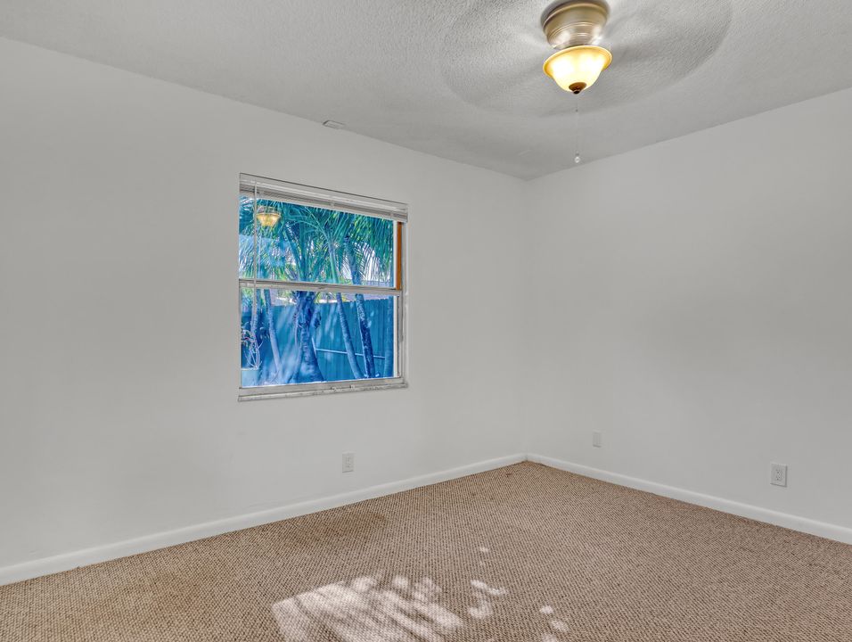 For Sale: $549,900 (4 beds, 2 baths, 1638 Square Feet)