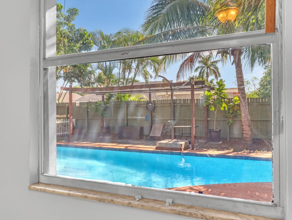 For Sale: $549,900 (4 beds, 2 baths, 1638 Square Feet)