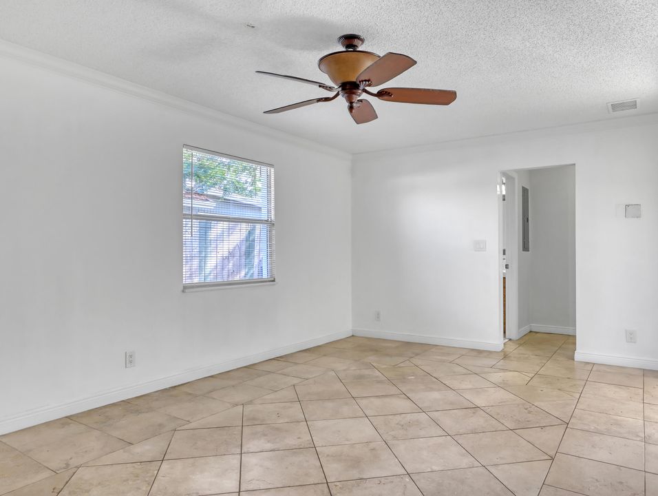 For Sale: $549,900 (4 beds, 2 baths, 1638 Square Feet)