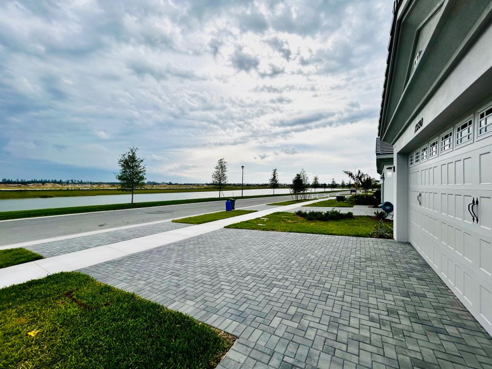 For Rent: $3,400 (3 beds, 3 baths, 2042 Square Feet)