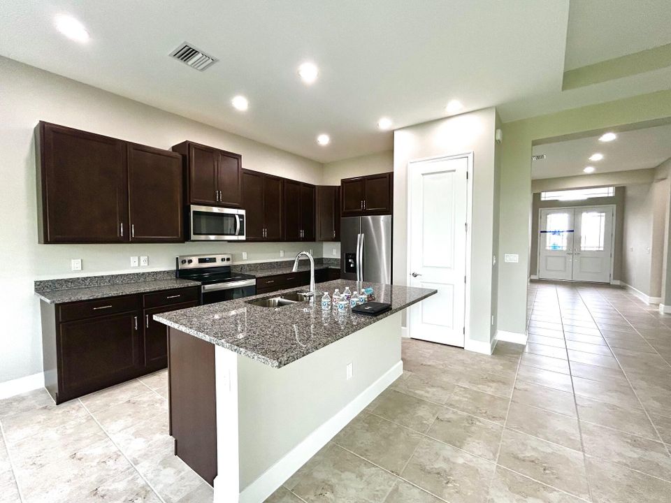 For Rent: $3,400 (3 beds, 3 baths, 2042 Square Feet)