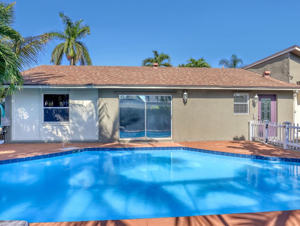 For Sale: $549,900 (4 beds, 2 baths, 1638 Square Feet)