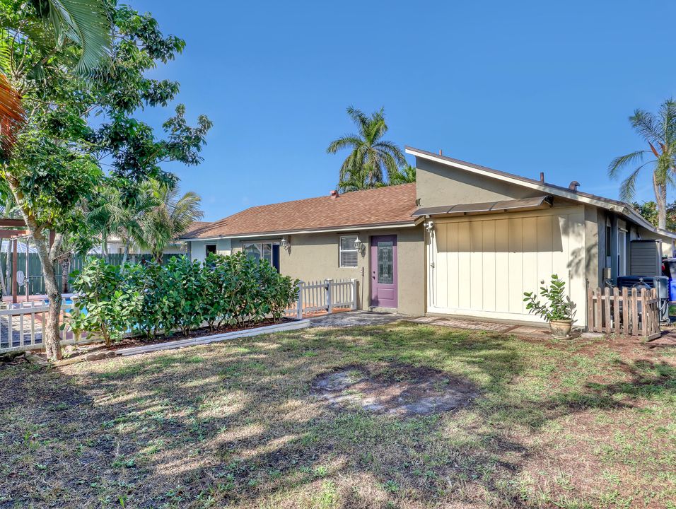 For Sale: $549,900 (4 beds, 2 baths, 1638 Square Feet)