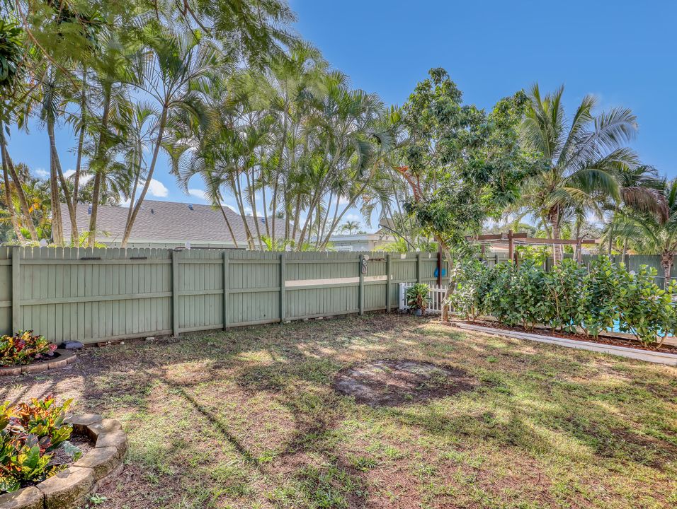 For Sale: $549,900 (4 beds, 2 baths, 1638 Square Feet)