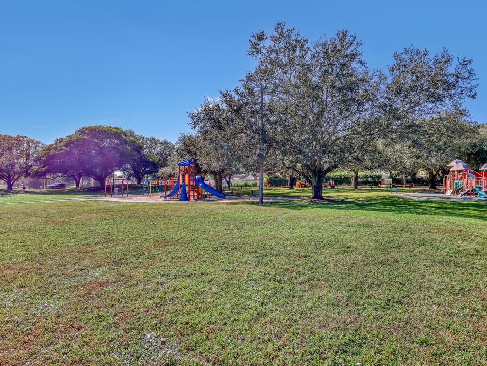 For Sale: $549,900 (4 beds, 2 baths, 1638 Square Feet)