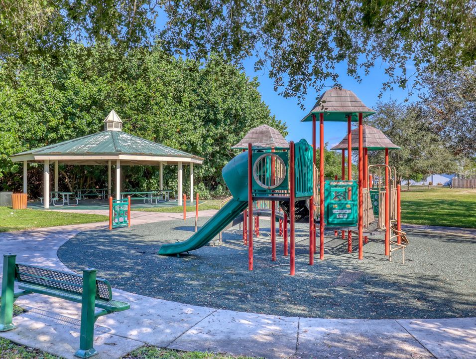 For Sale: $549,900 (4 beds, 2 baths, 1638 Square Feet)