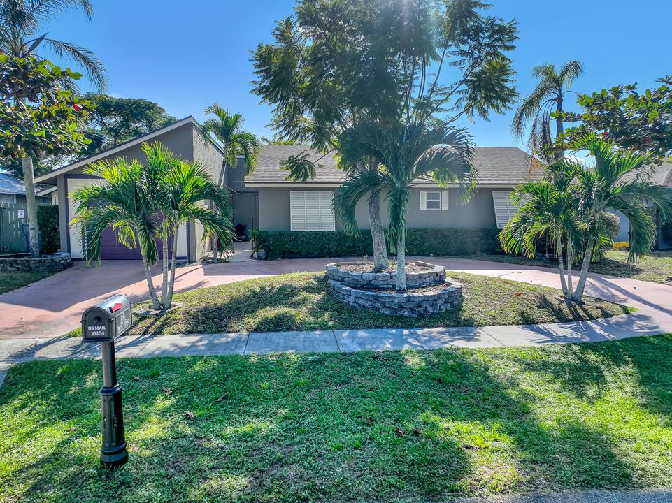 For Sale: $549,900 (4 beds, 2 baths, 1638 Square Feet)