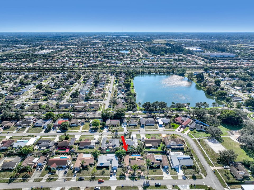 For Sale: $549,900 (4 beds, 2 baths, 1638 Square Feet)