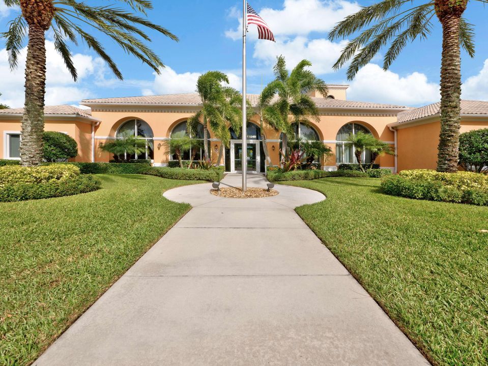 For Rent: $4,200 (3 beds, 2 baths, 2000 Square Feet)